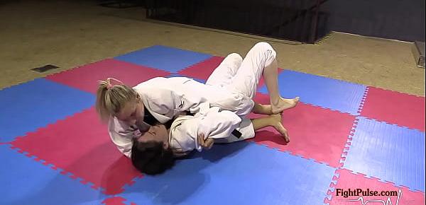  Girls wrestling in kimonos (real pindown match)